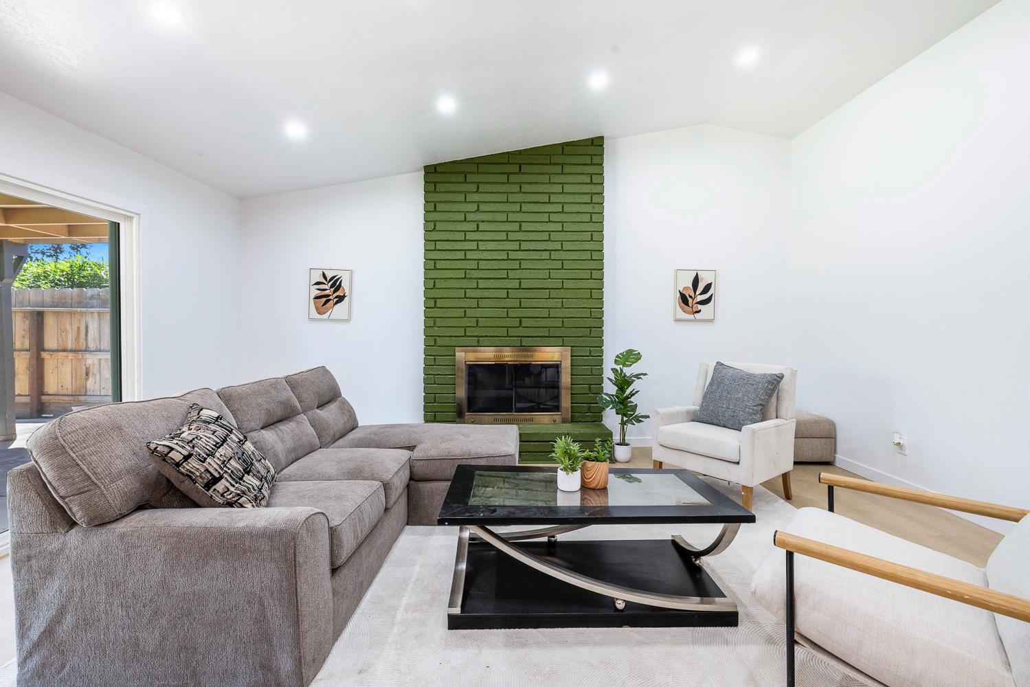 1468 Morris Ave, Clovis, CA 93611
