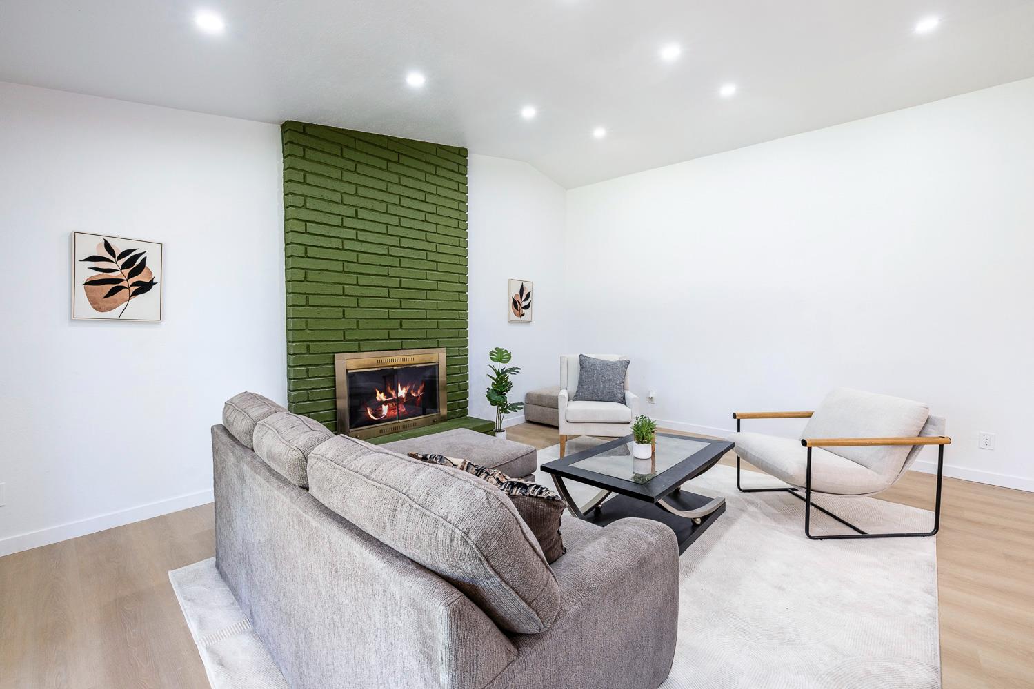 1468 Morris Ave, Clovis, CA 93611