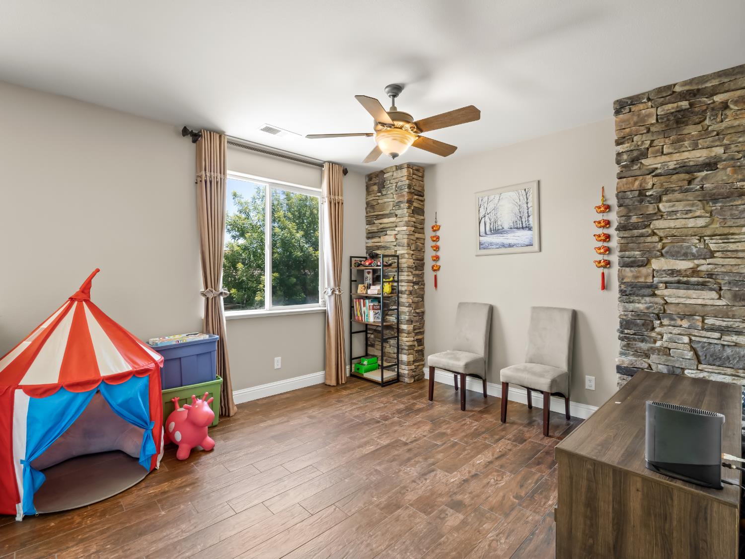 2686 Robinwood Ave, Clovis, CA 93611