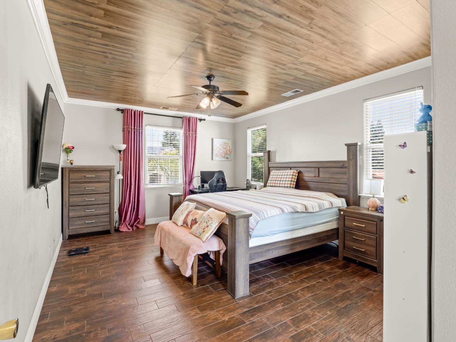2686 Robinwood Ave, Clovis, CA 93611