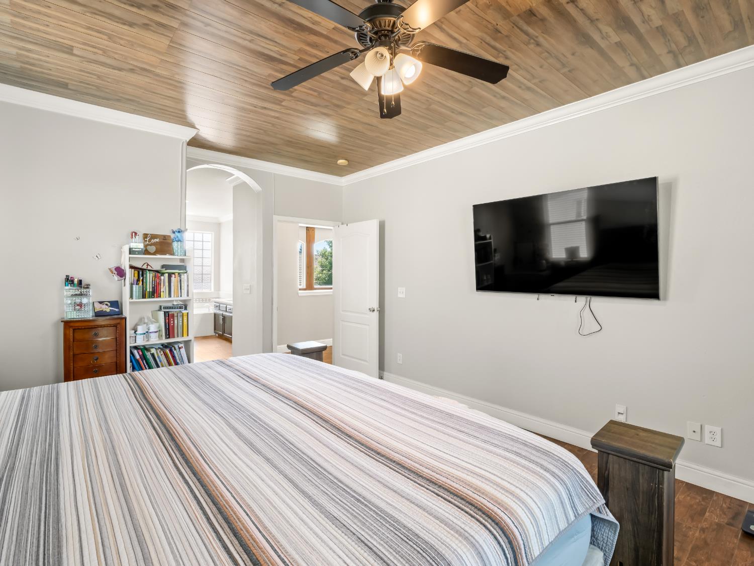 2686 Robinwood Ave, Clovis, CA 93611