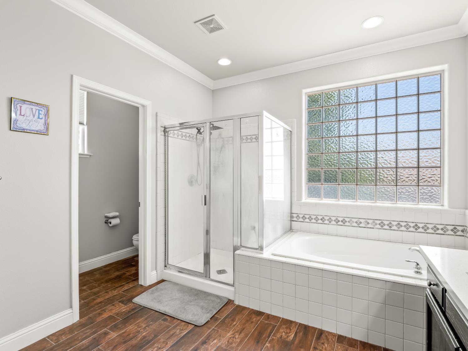 2686 Robinwood Ave, Clovis, CA 93611
