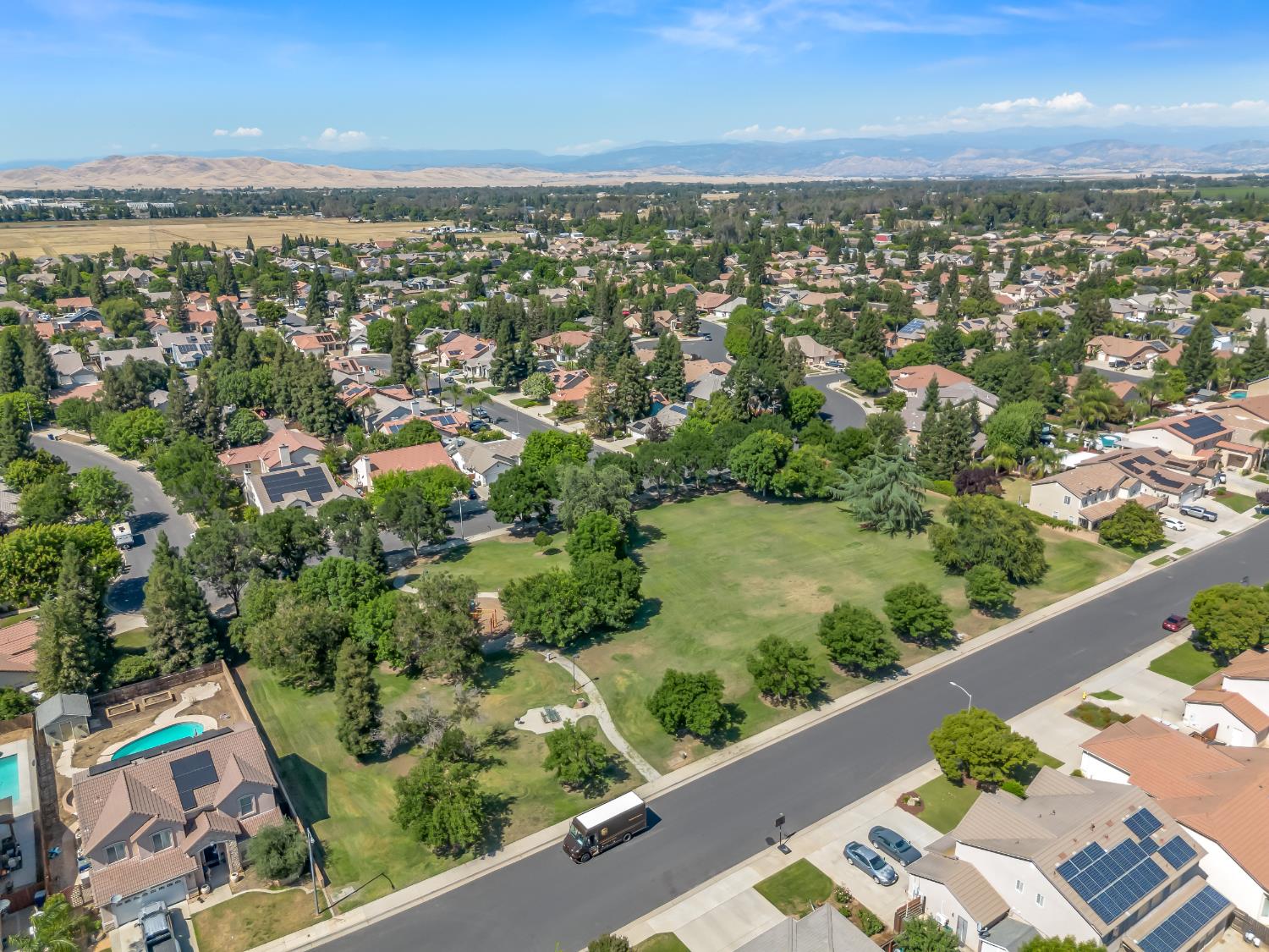 2686 Robinwood Ave, Clovis, CA 93611