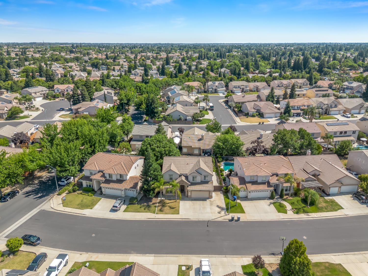 2686 Robinwood Ave, Clovis, CA 93611