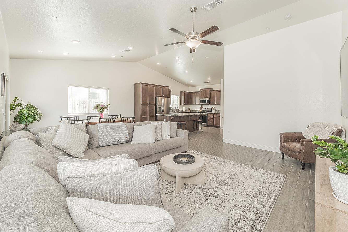 6068 E Laurel Ave, Fresno, CA 93727