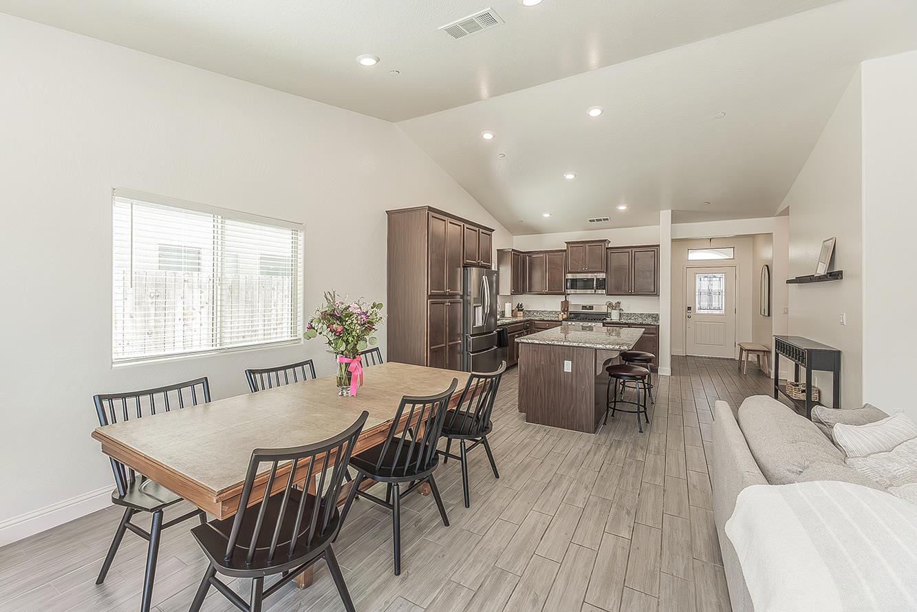6068 E Laurel Ave, Fresno, CA 93727