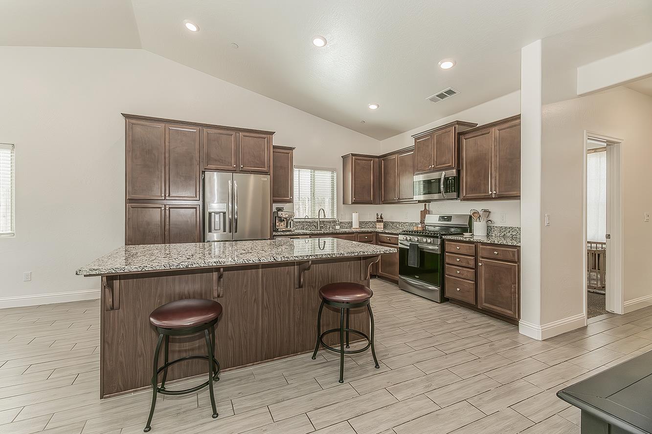 6068 E Laurel Ave, Fresno, CA 93727