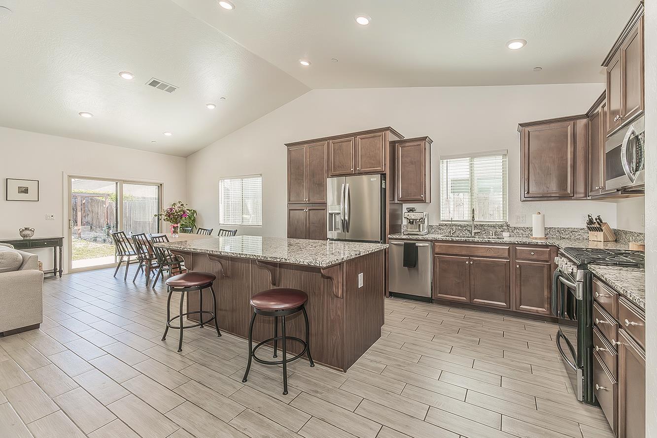 6068 E Laurel Ave, Fresno, CA 93727
