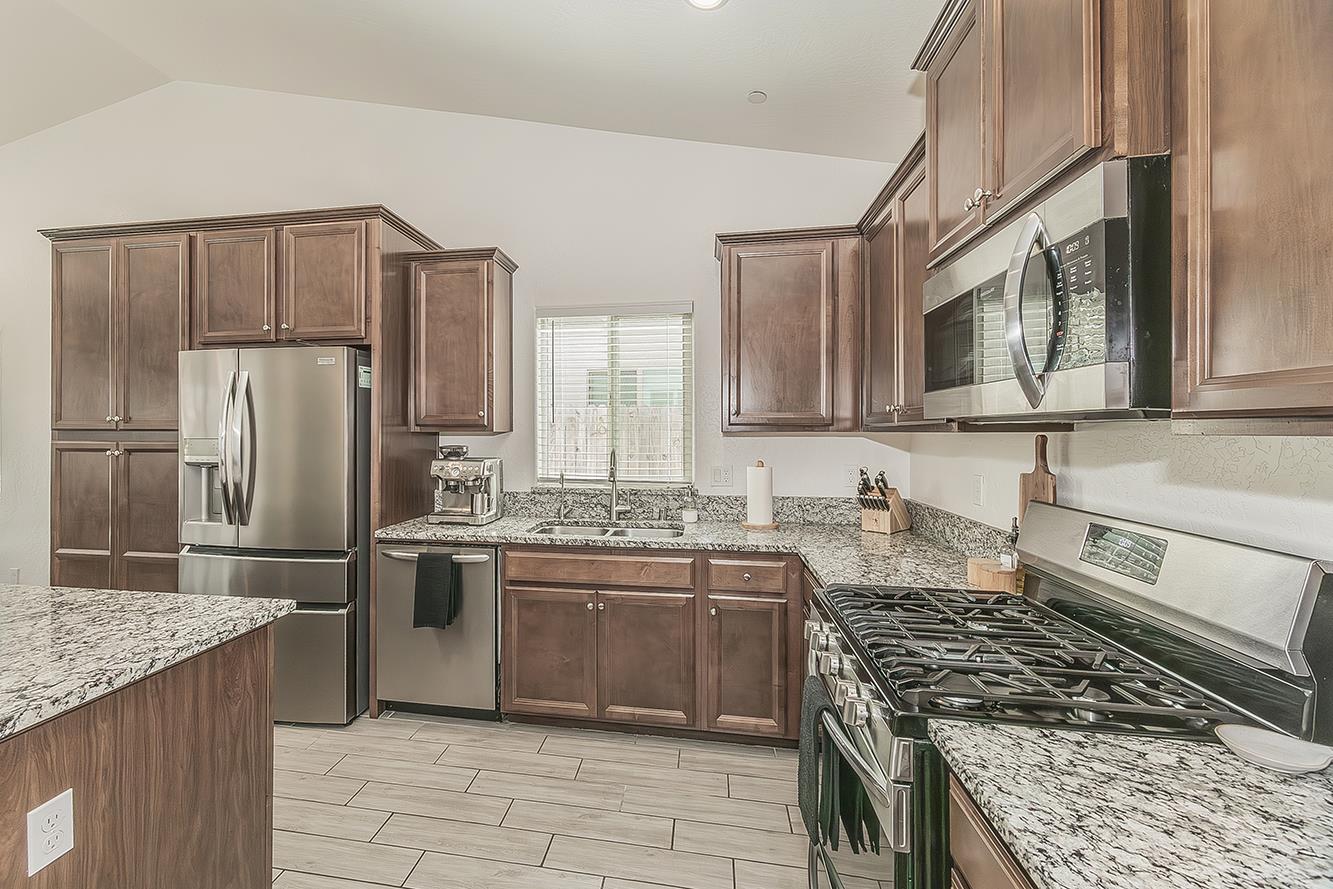6068 E Laurel Ave, Fresno, CA 93727