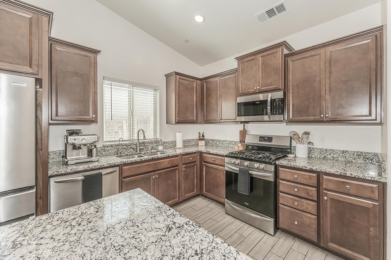 6068 E Laurel Ave, Fresno, CA 93727