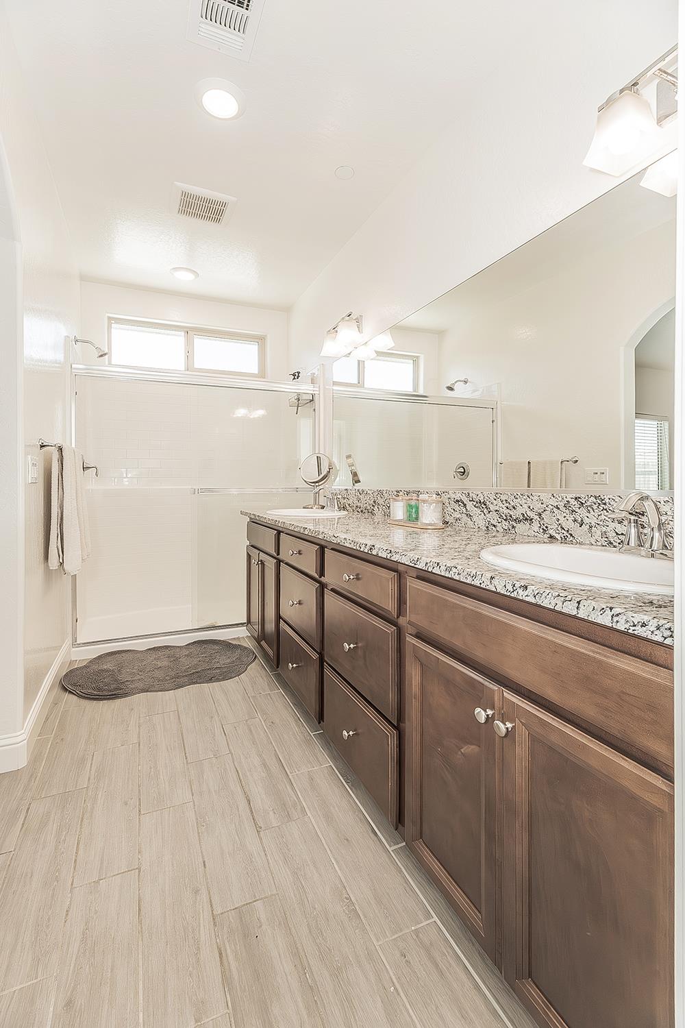6068 E Laurel Ave, Fresno, CA 93727