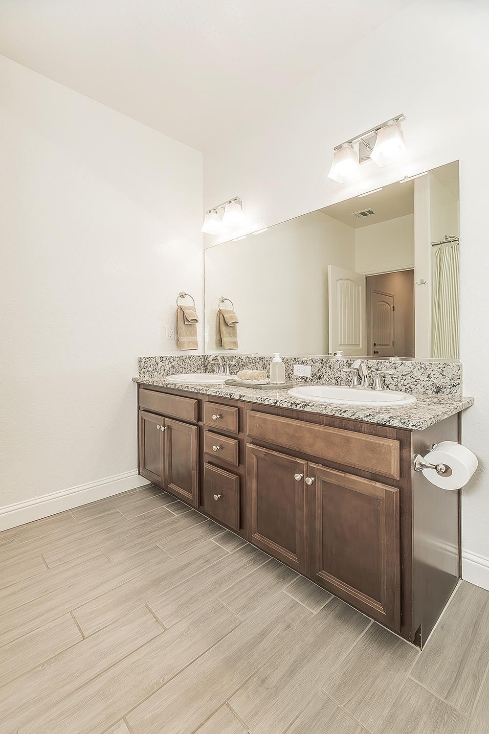 6068 E Laurel Ave, Fresno, CA 93727