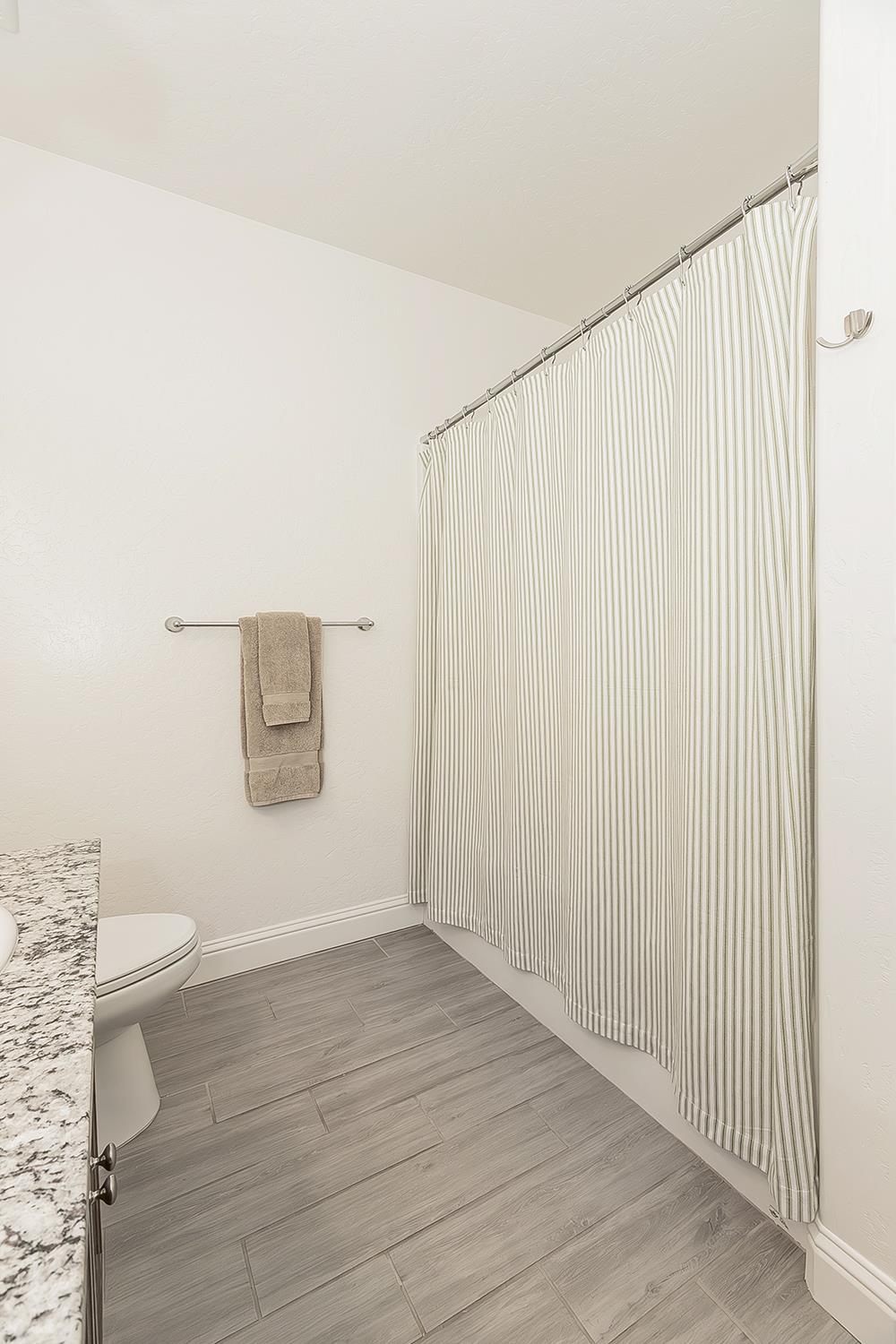 6068 E Laurel Ave, Fresno, CA 93727