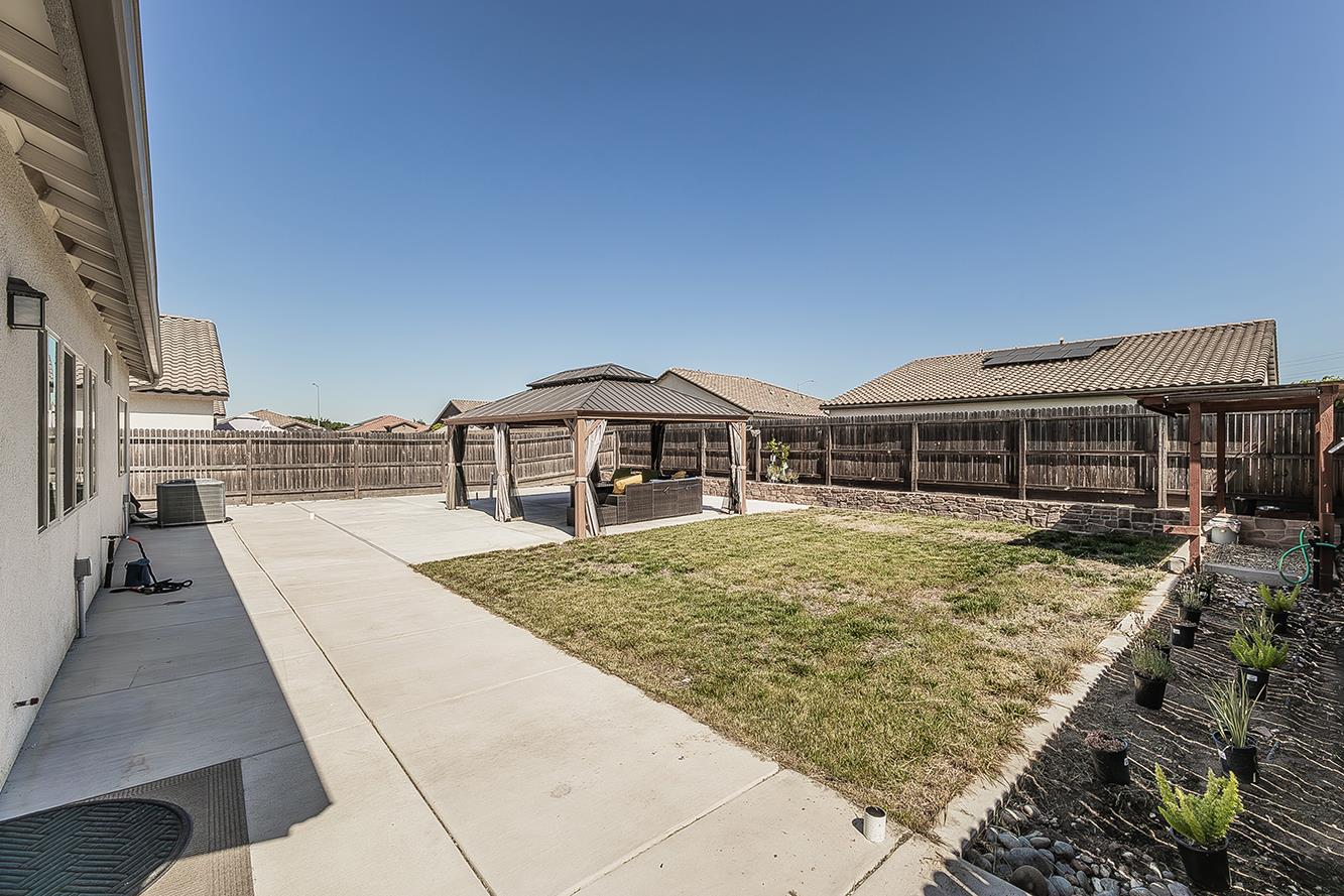 6068 E Laurel Ave, Fresno, CA 93727
