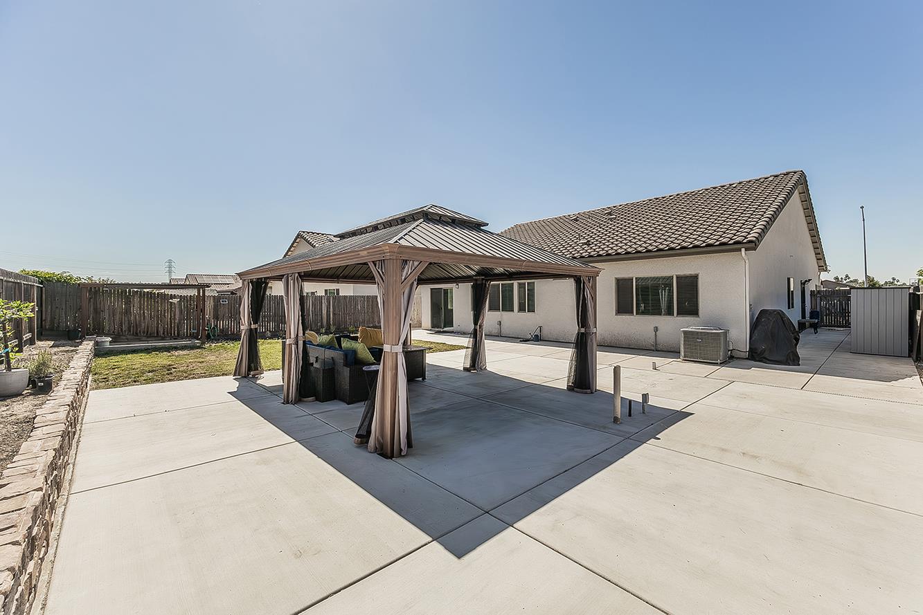 6068 E Laurel Ave, Fresno, CA 93727