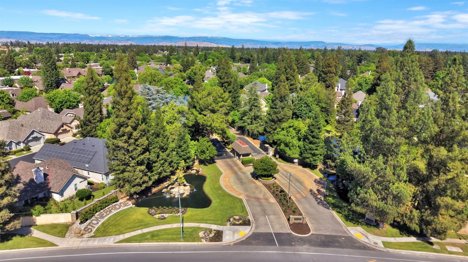 2828 W Compton Ct, Fresno, CA 93711