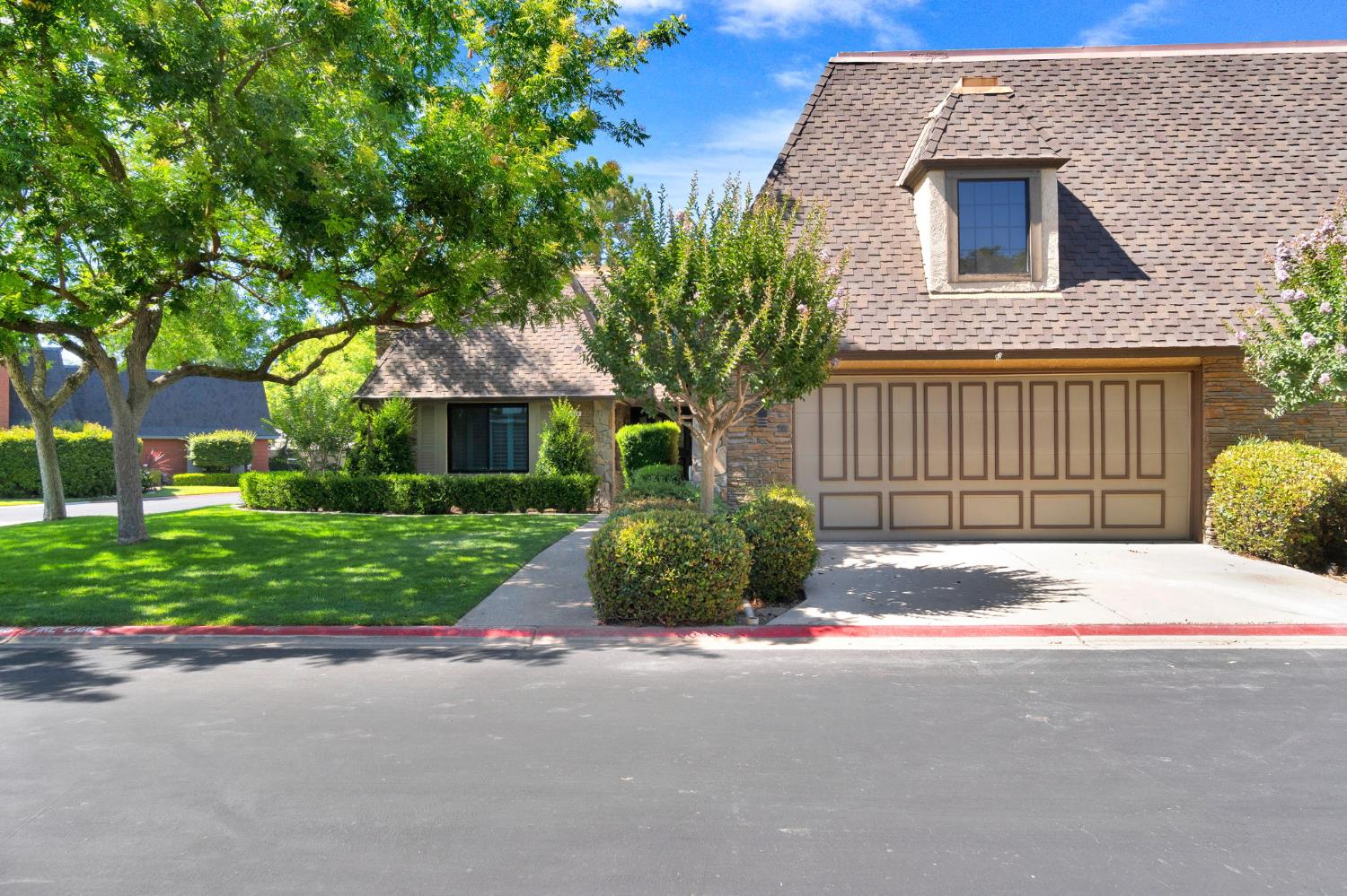 2828 W Compton Ct, Fresno, CA 93711