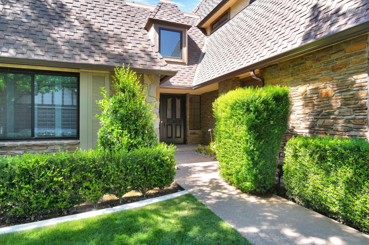 2828 W Compton Ct, Fresno, CA 93711
