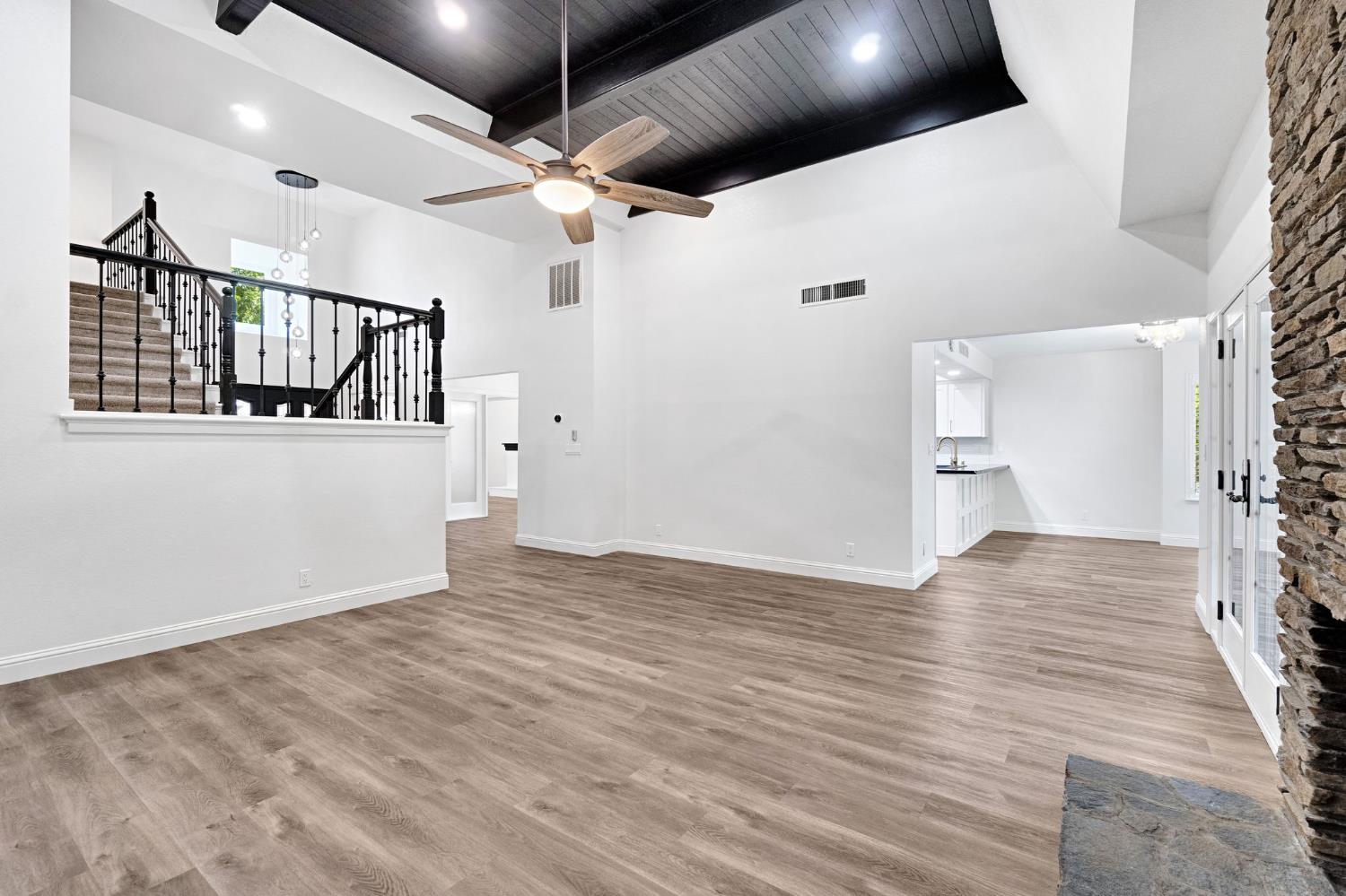 2828 W Compton Ct, Fresno, CA 93711