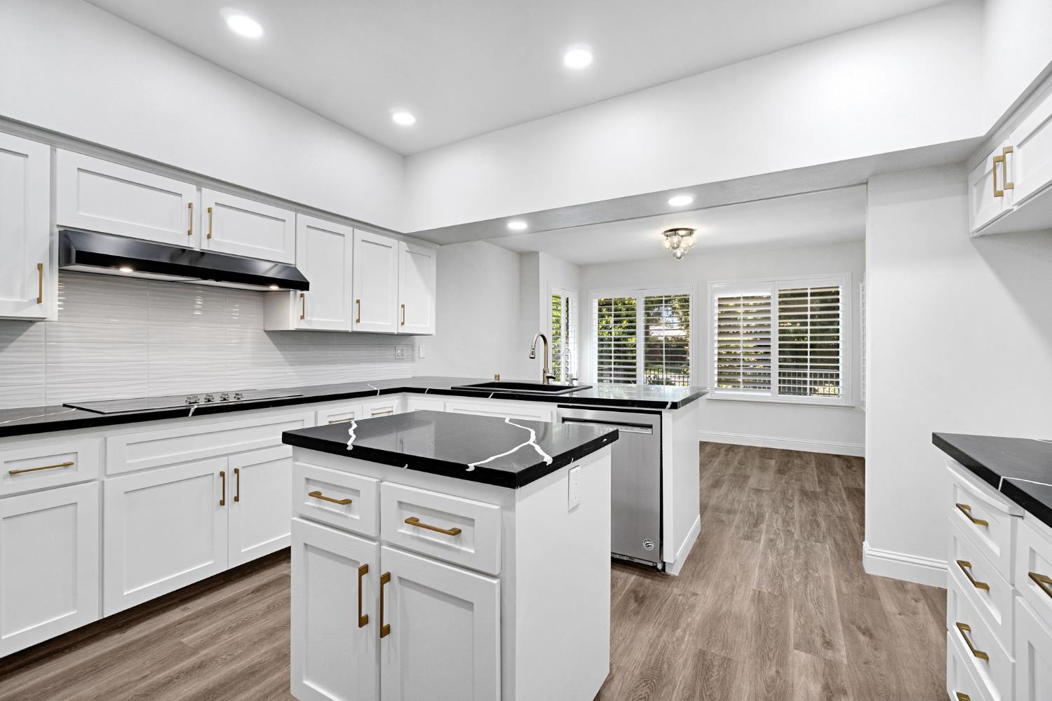 2828 W Compton Ct, Fresno, CA 93711