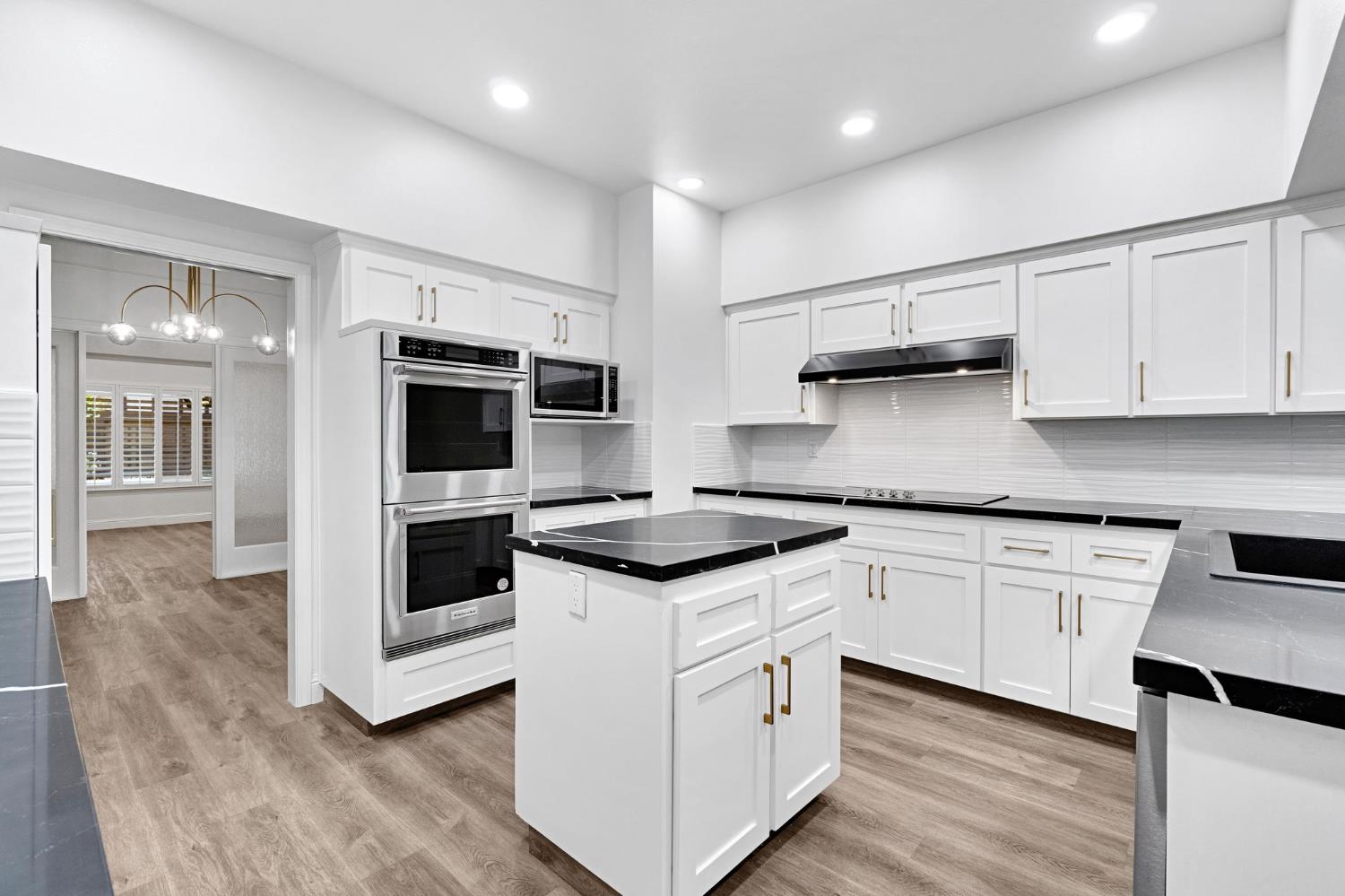 2828 W Compton Ct, Fresno, CA 93711