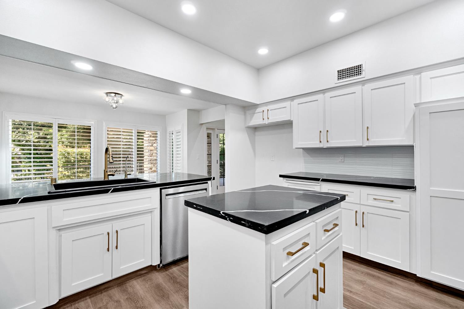 2828 W Compton Ct, Fresno, CA 93711