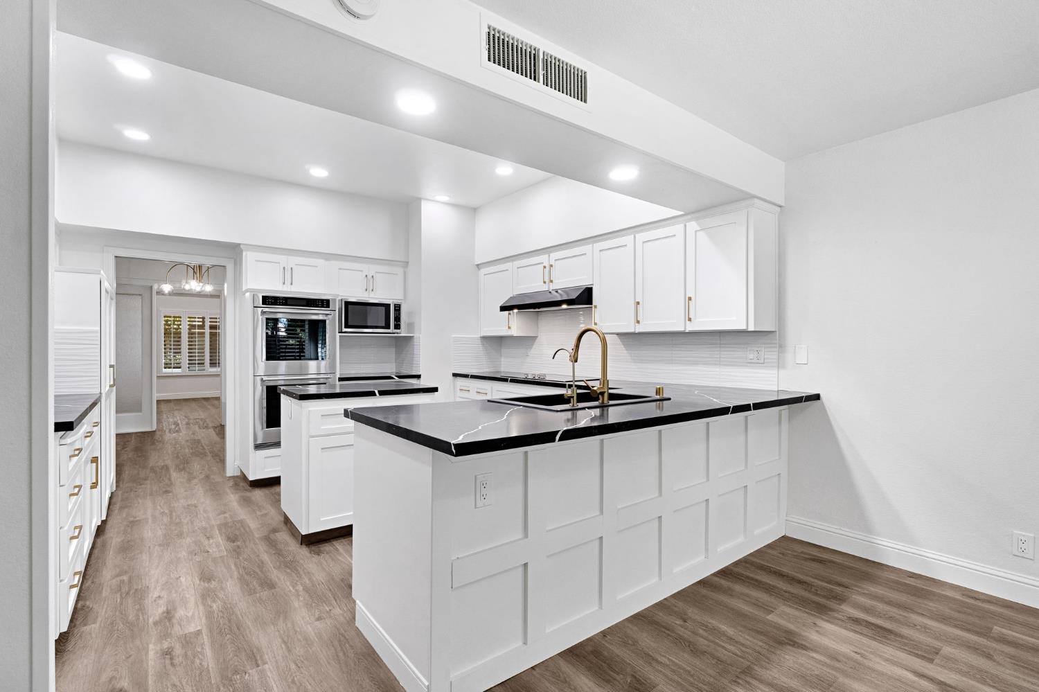 2828 W Compton Ct, Fresno, CA 93711