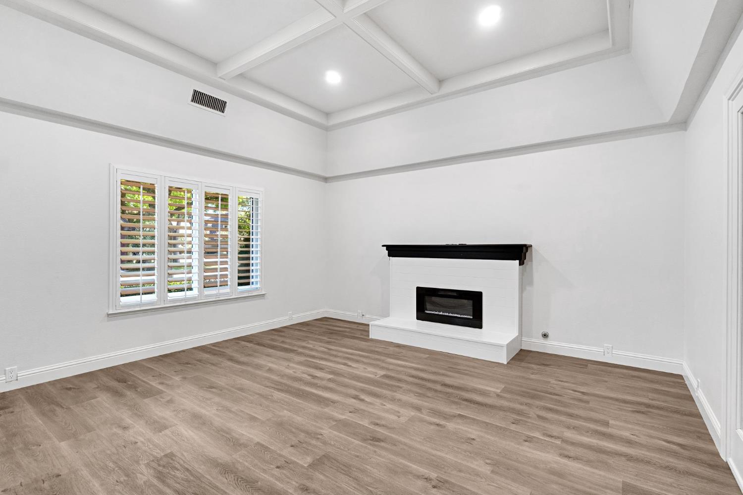 2828 W Compton Ct, Fresno, CA 93711
