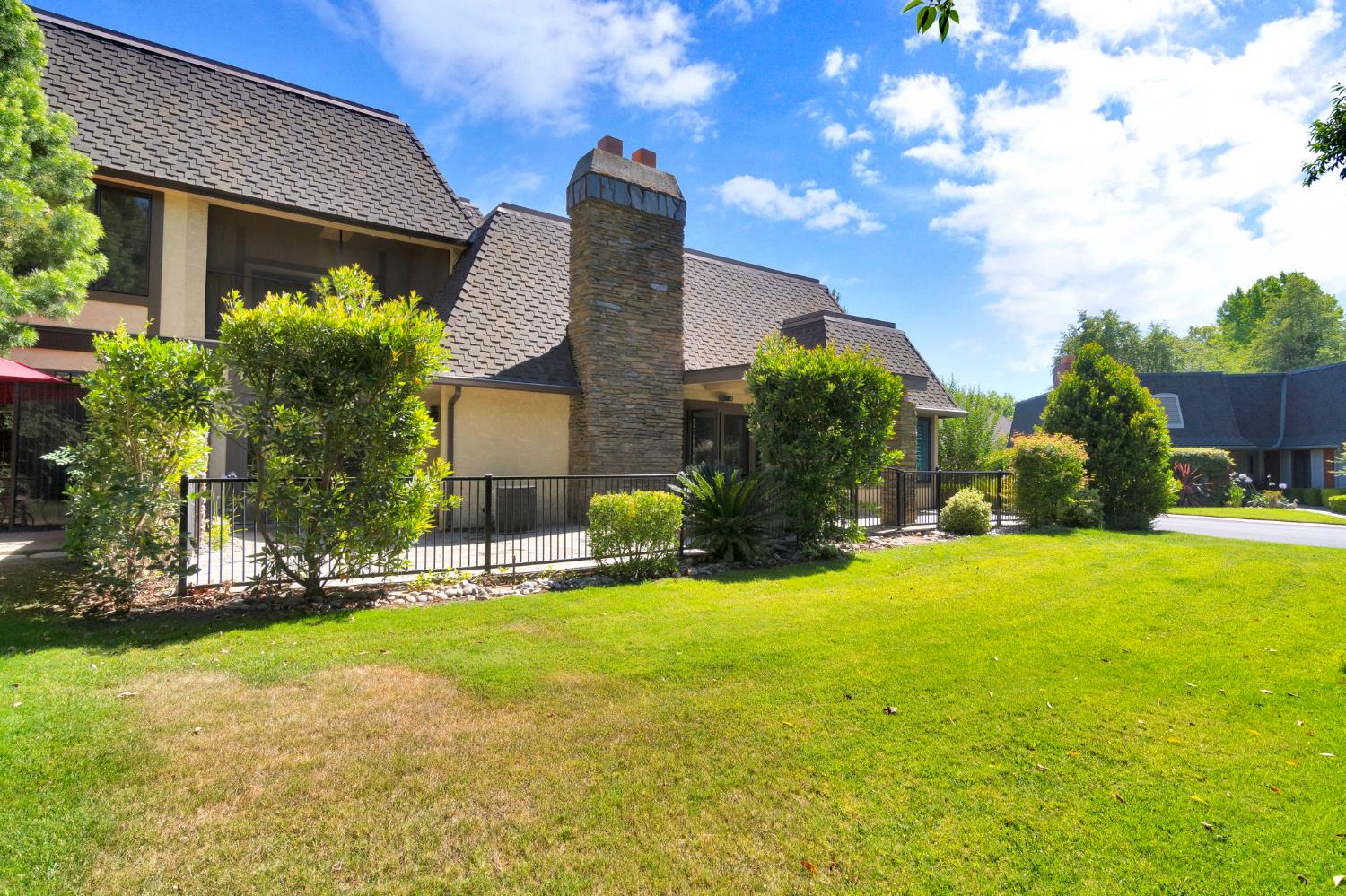 2828 W Compton Ct, Fresno, CA 93711