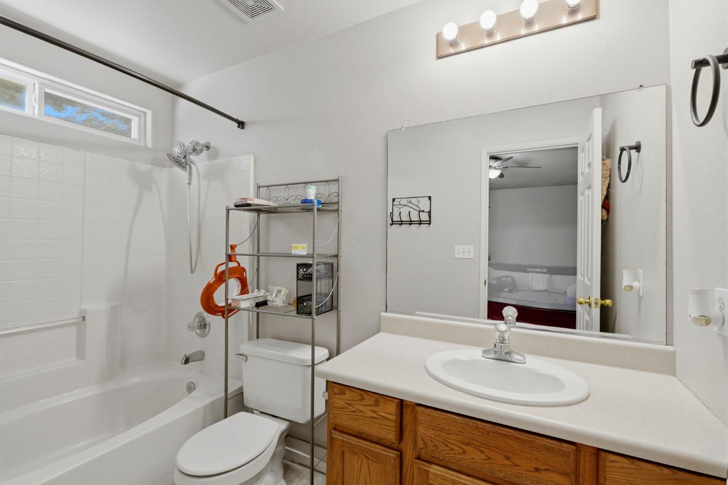 1865 La Vida Ave, Porterville, CA 93257