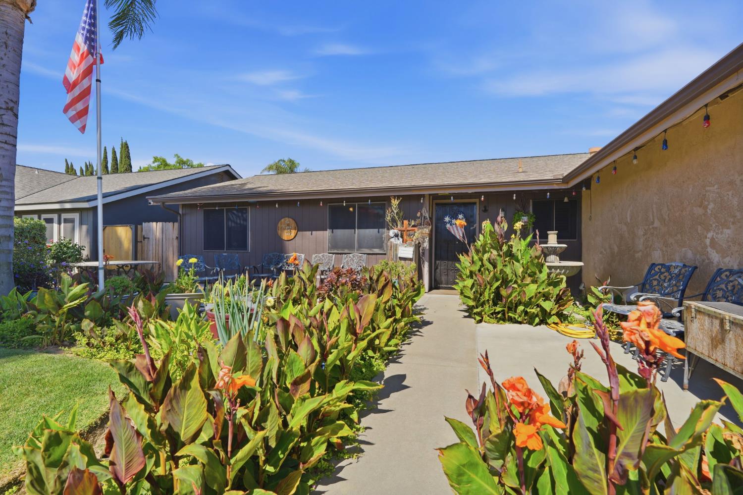 2124 Neill Way, Hanford, CA 93230
