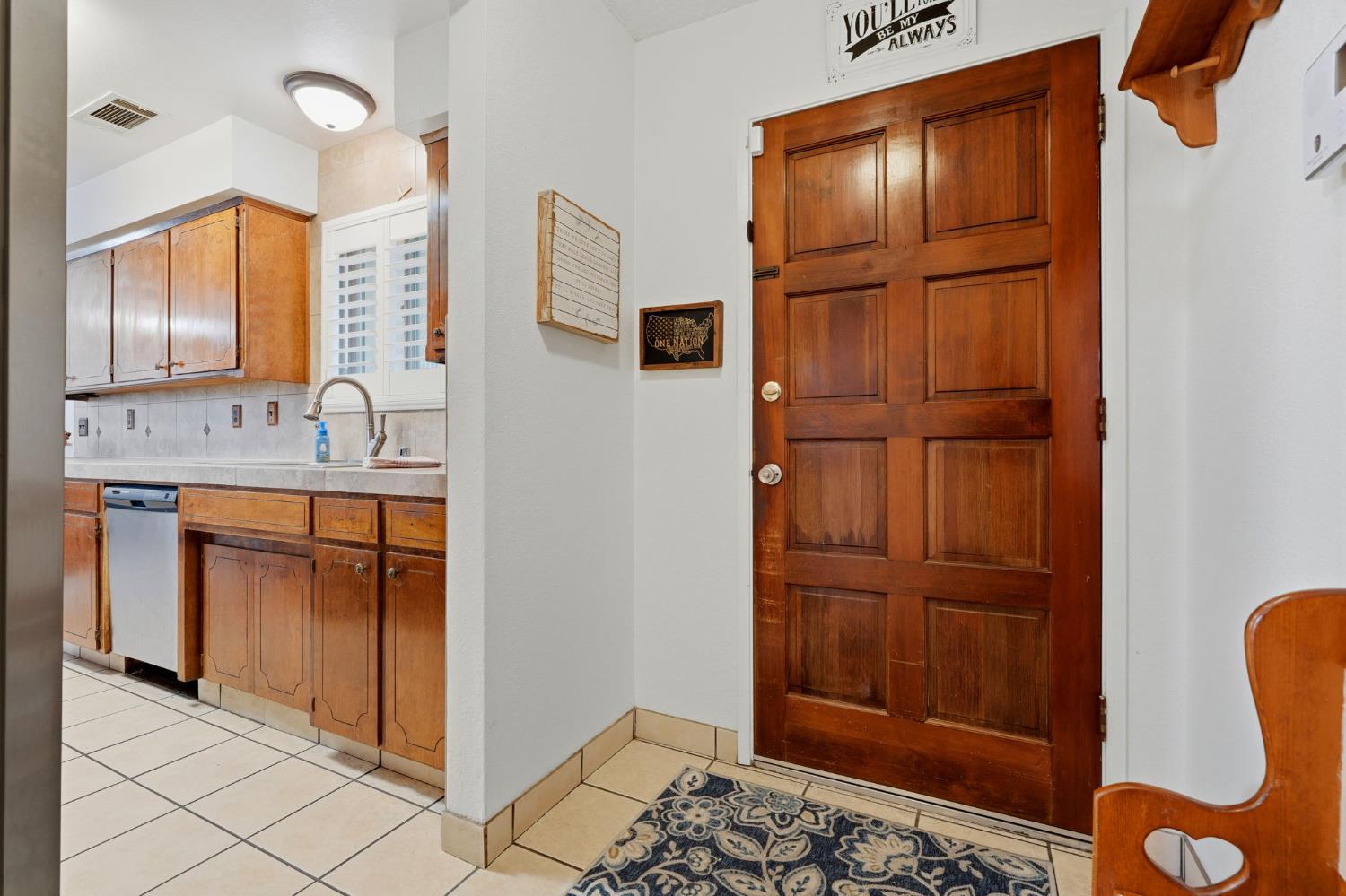 2124 Neill Way, Hanford, CA 93230