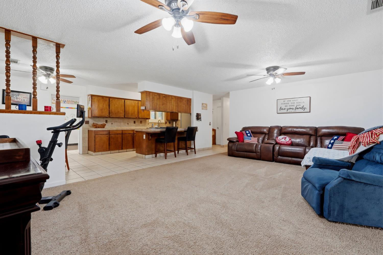 2124 Neill Way, Hanford, CA 93230