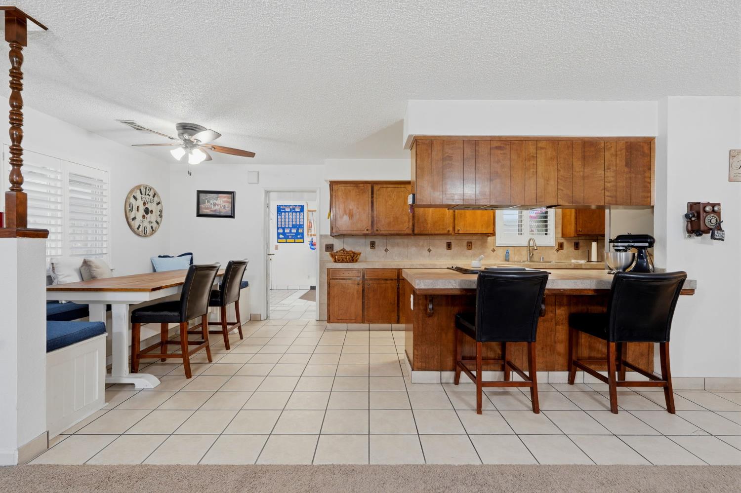 2124 Neill Way, Hanford, CA 93230