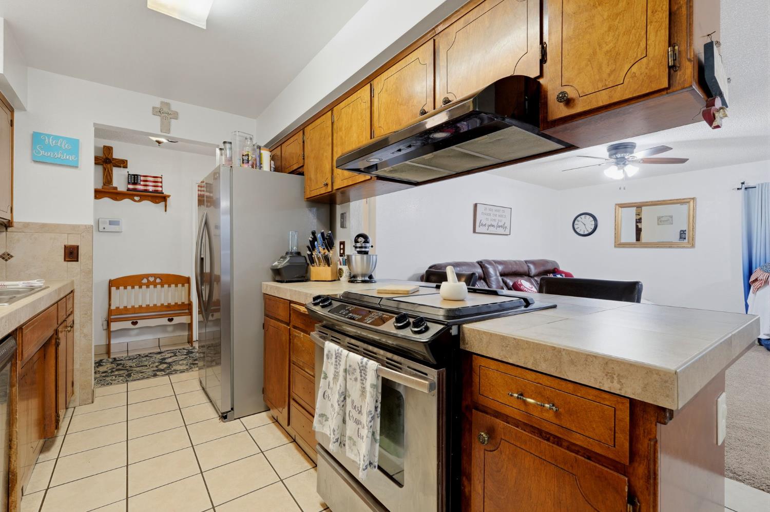 2124 Neill Way, Hanford, CA 93230