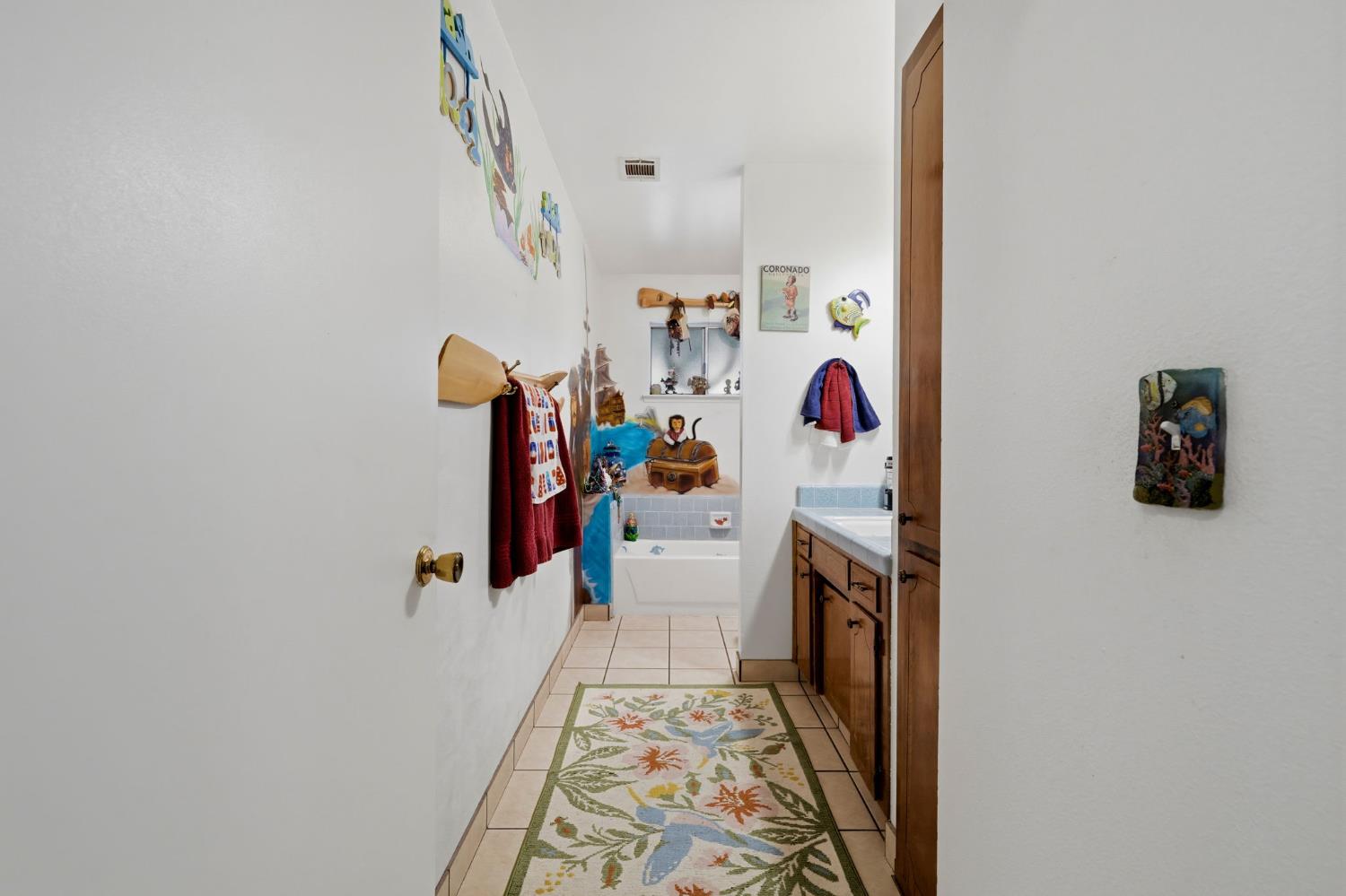 2124 Neill Way, Hanford, CA 93230