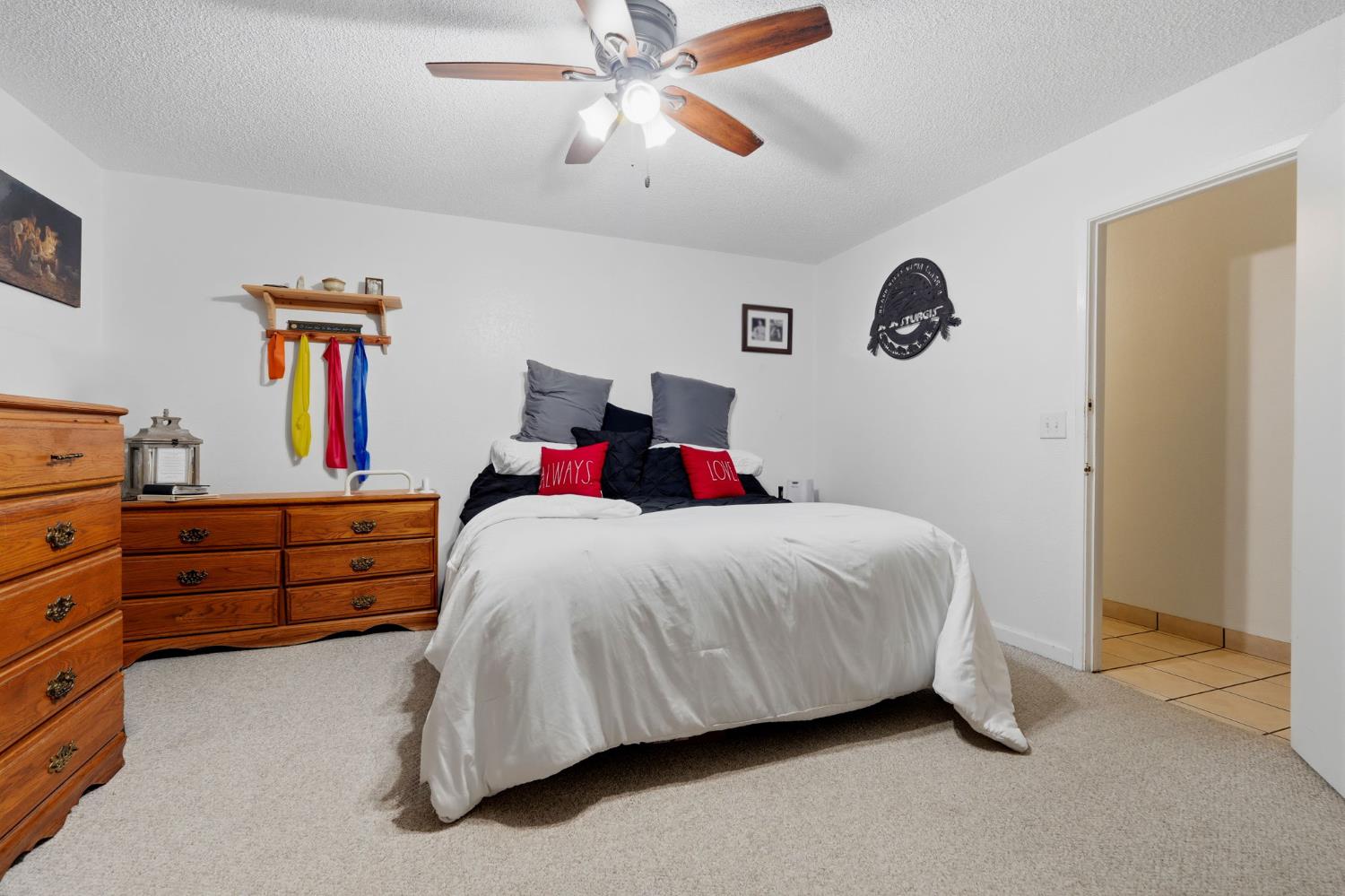 2124 Neill Way, Hanford, CA 93230