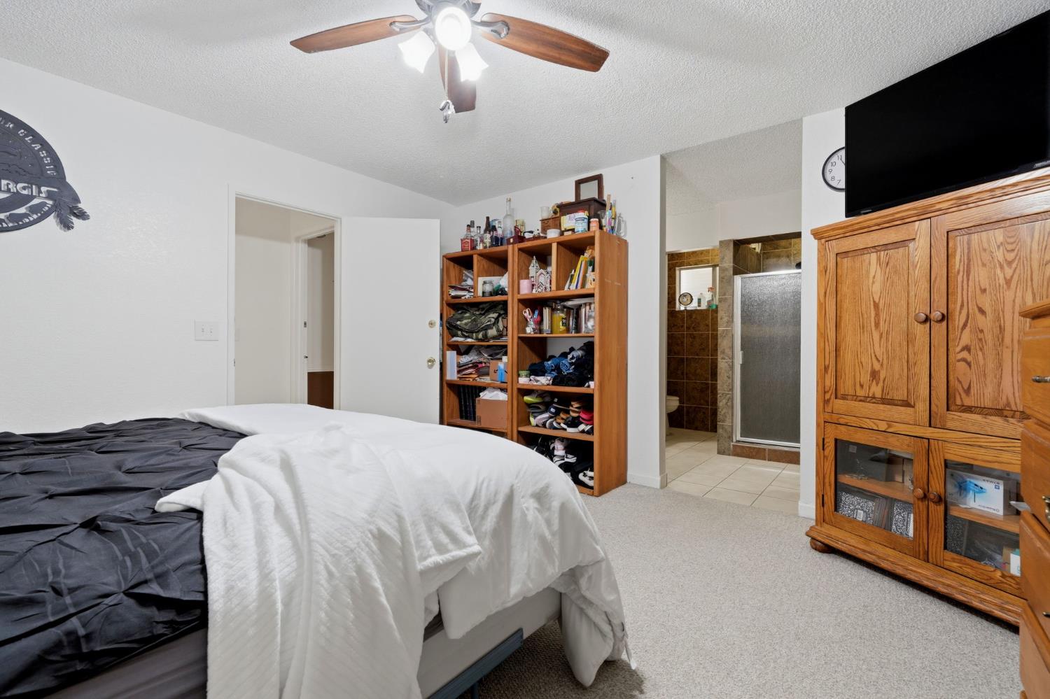 2124 Neill Way, Hanford, CA 93230