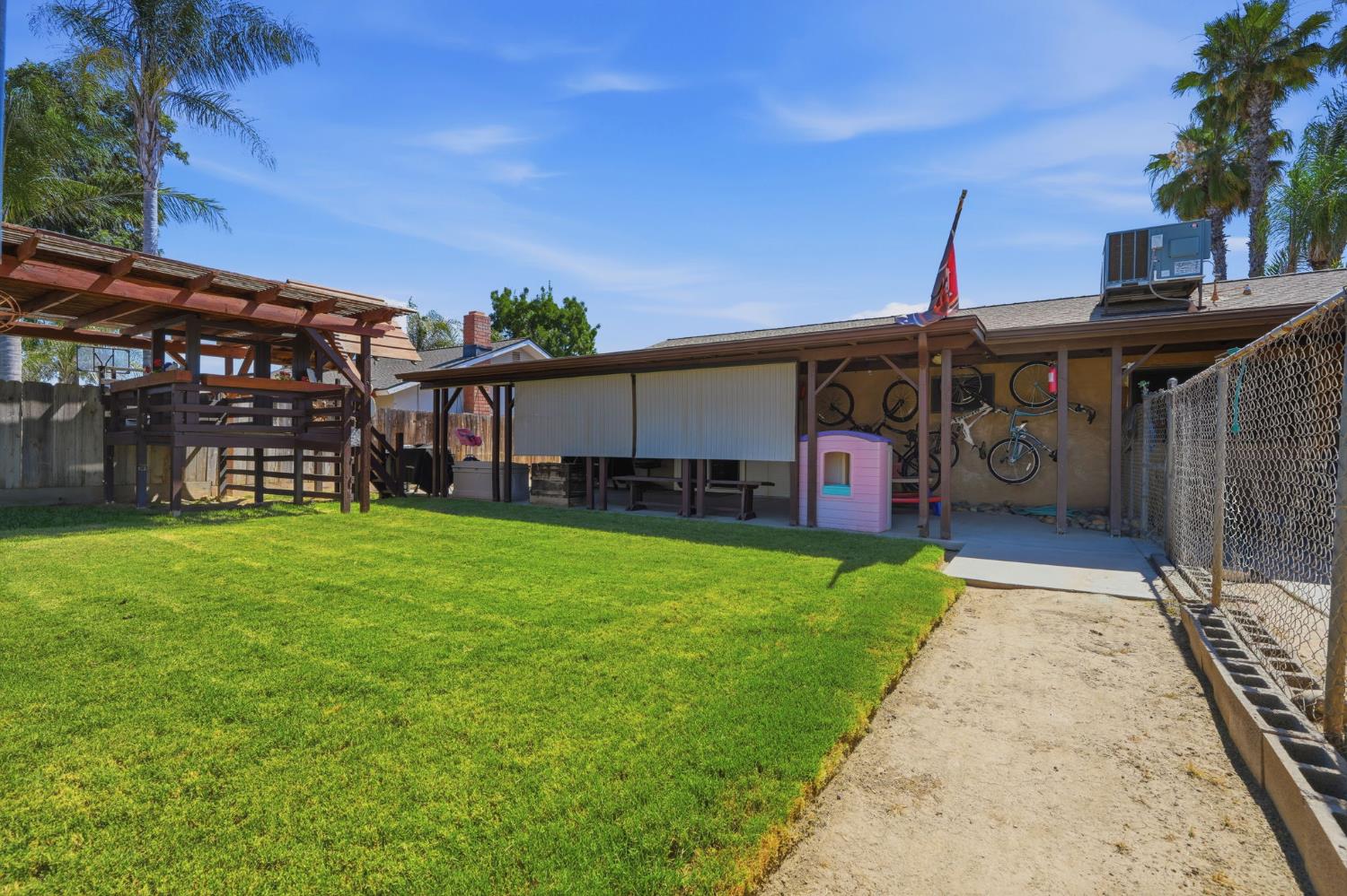 2124 Neill Way, Hanford, CA 93230