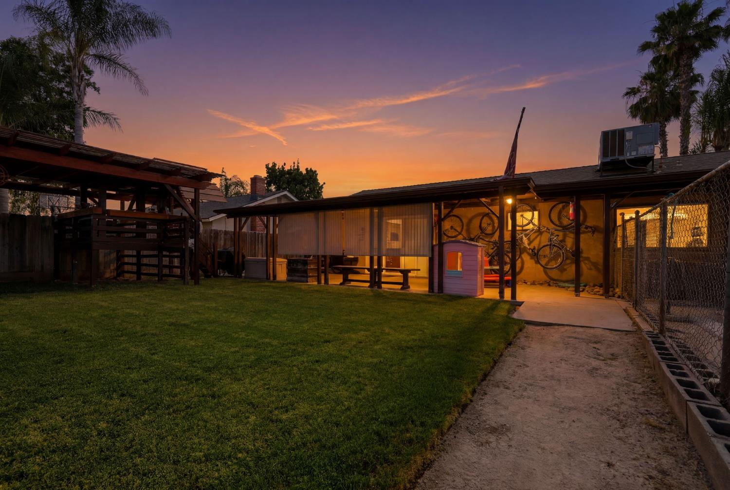 2124 Neill Way, Hanford, CA 93230