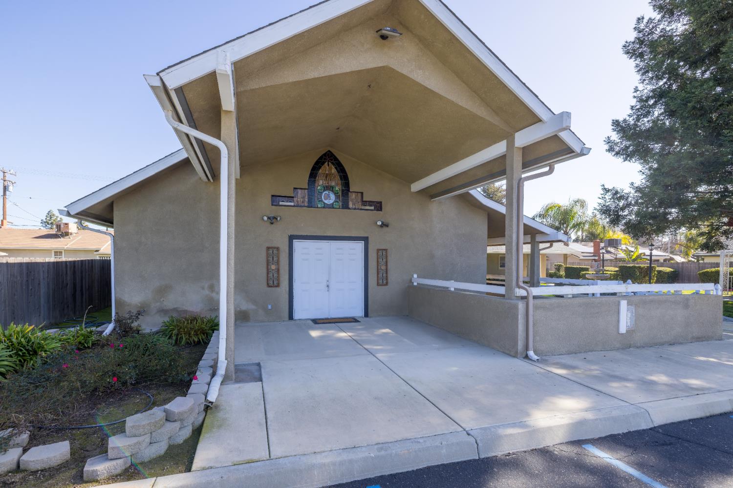 2127 S Giddings, Visalia, CA 93277