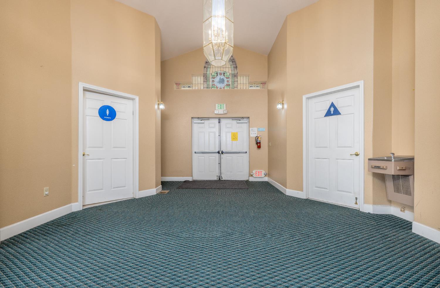2127 S Giddings, Visalia, CA 93277