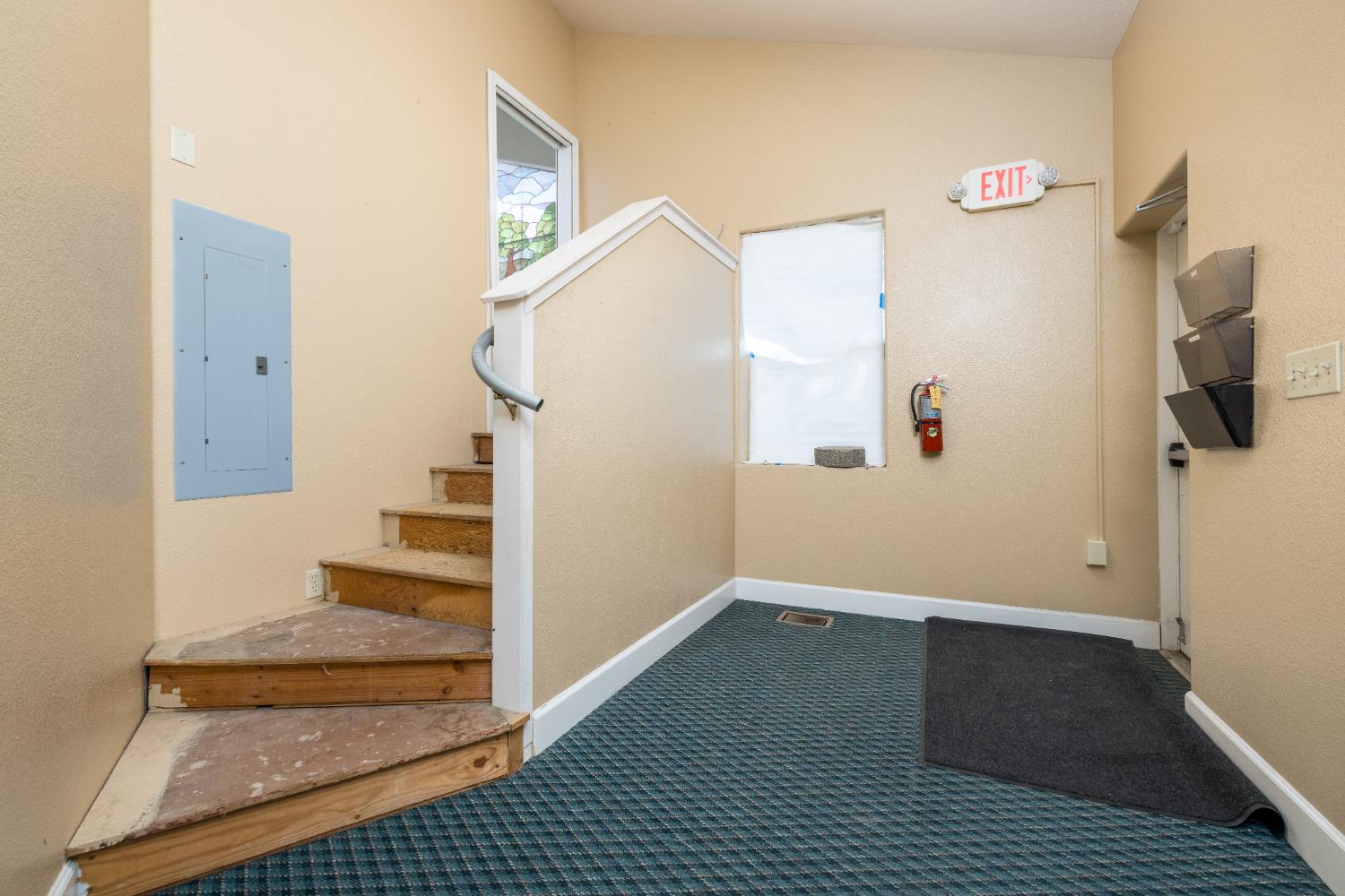 2127 S Giddings, Visalia, CA 93277