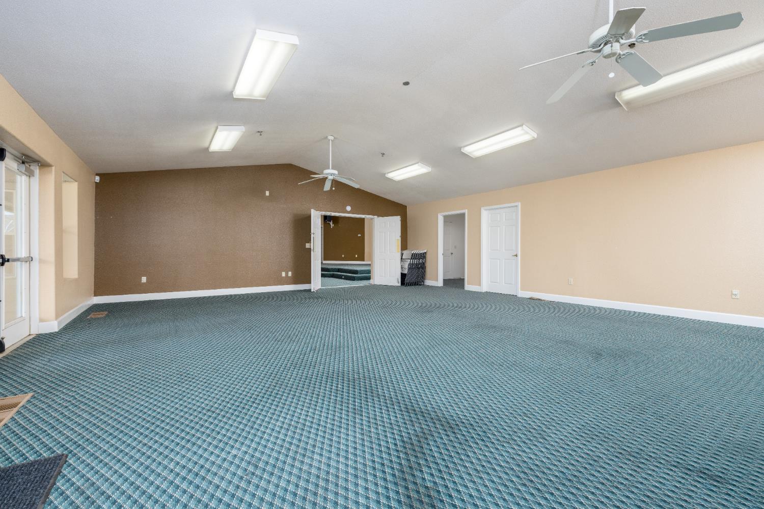 2127 S Giddings, Visalia, CA 93277