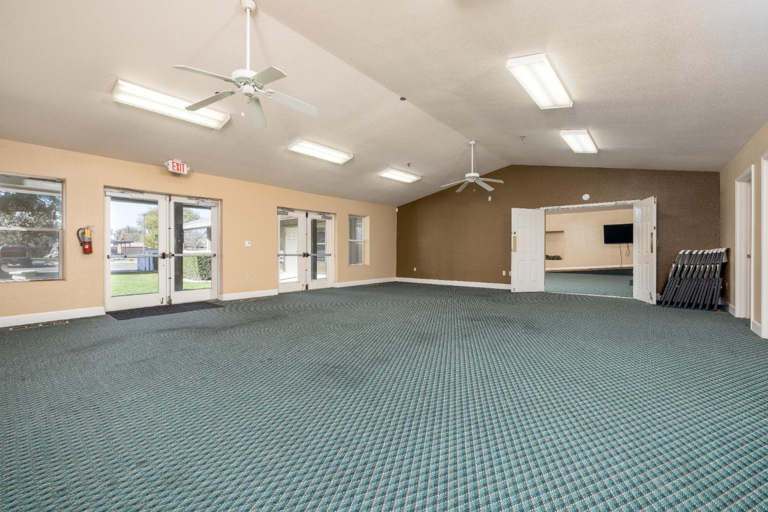 2127 S Giddings, Visalia, CA 93277