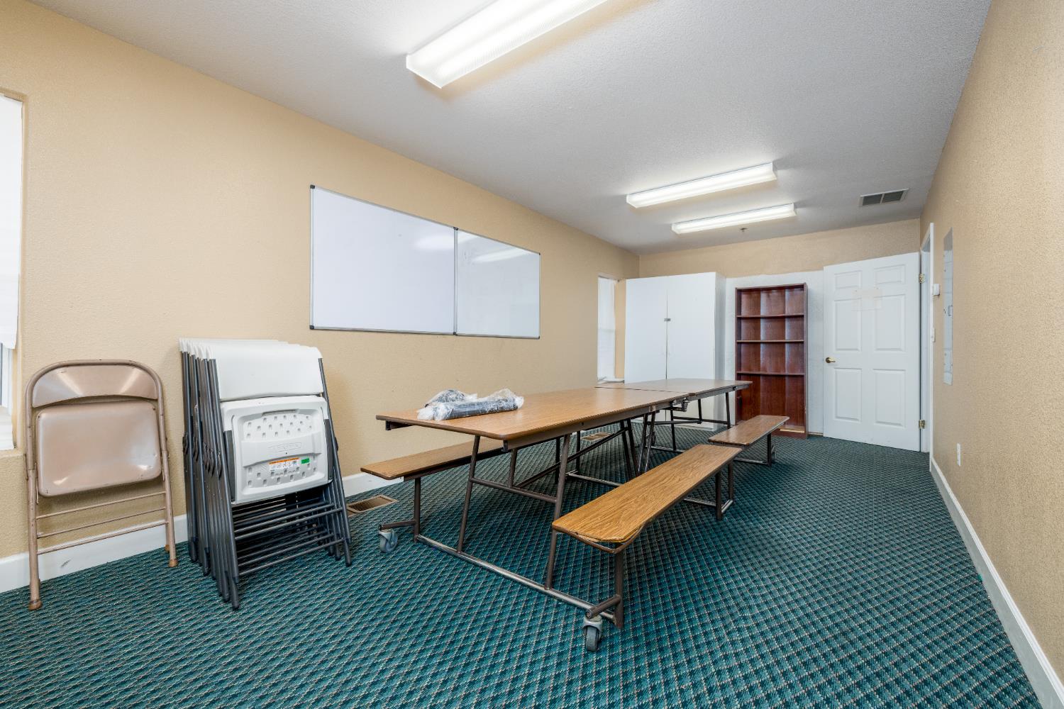 2127 S Giddings, Visalia, CA 93277