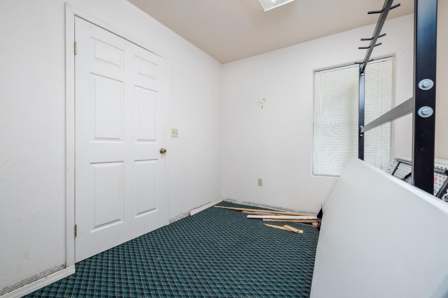 2127 S Giddings, Visalia, CA 93277