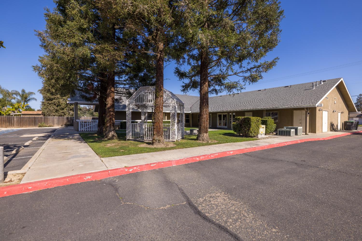 2127 S Giddings, Visalia, CA 93277