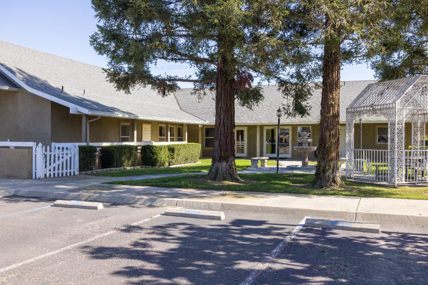 2127 S Giddings, Visalia, CA 93277