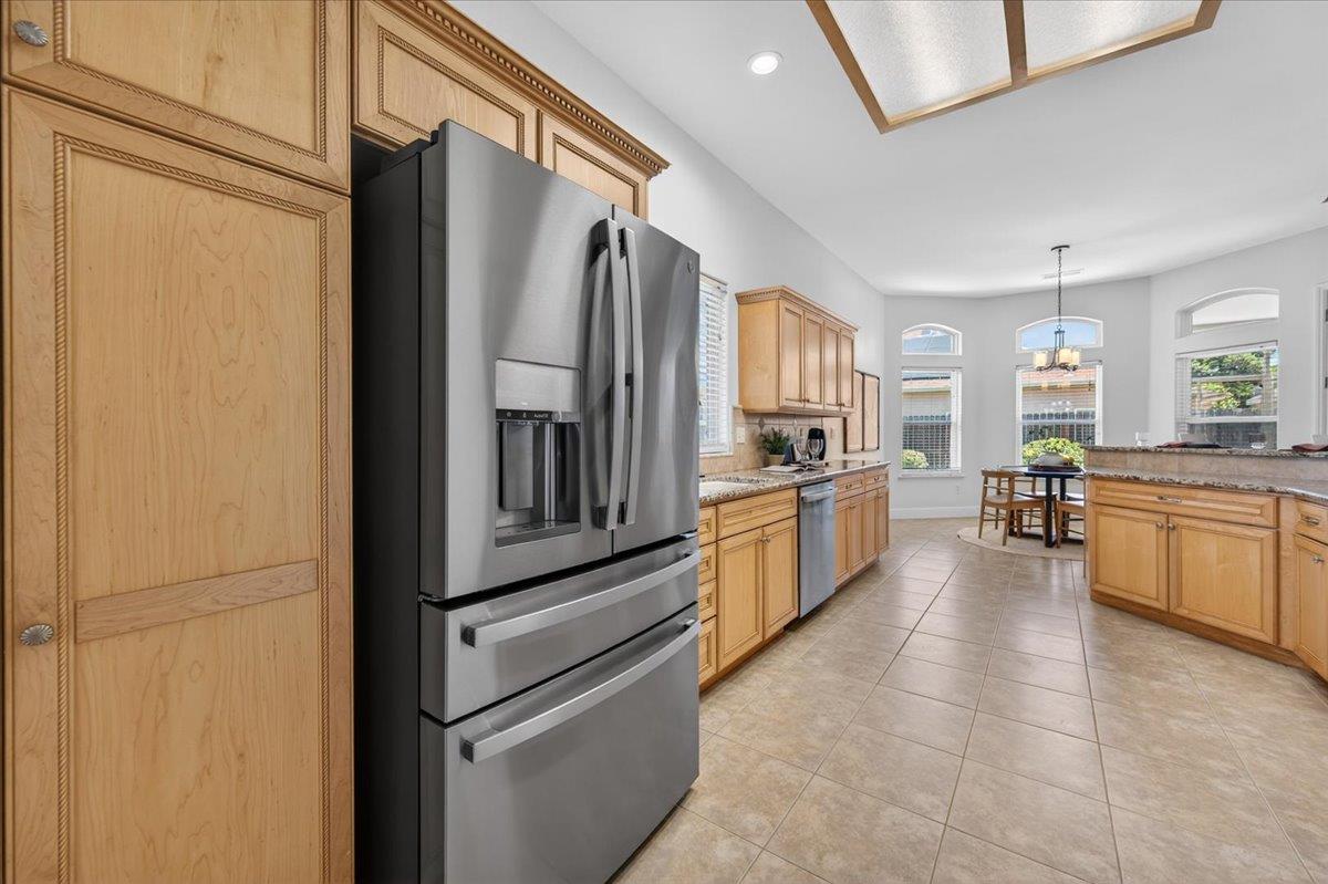 103 W Polson Ave, Clovis, CA 93612